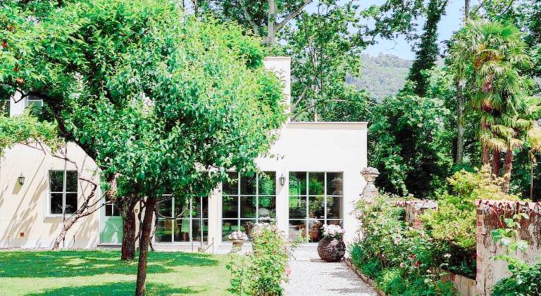 Villa with 4 rooms for 8 persons in Como