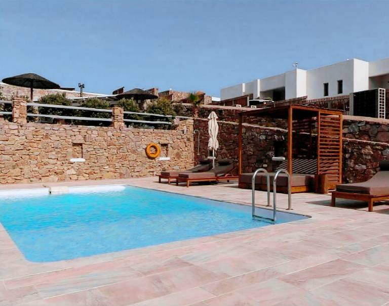 Family-friendly villa with fast internet & private pool | Pets are welcome — photo 2