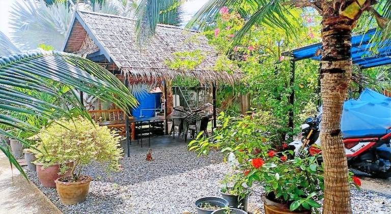 Lovely serviced apartment with yard, barbecue & terrace | Perfect for remote work | Pet-friendly — photo 4