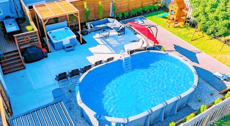 House with pool & jacuzzi in Niagara Falls, ON