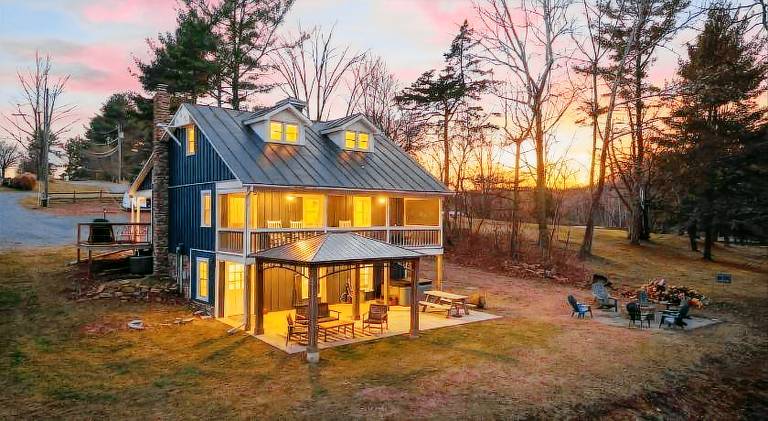 House with jacuzzi in Shenandoah, MD