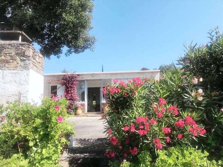 Charming Villa in Bormes-les-Mimosas: Comfort, Relaxation & Beaches Nearby. Pets Welcome — photo 3