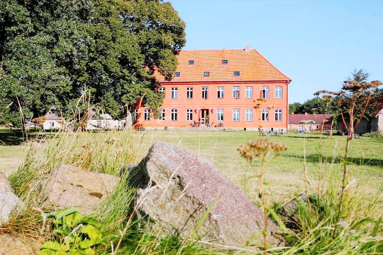 Charming Apartment in a Heritage Country Estate — photo 2