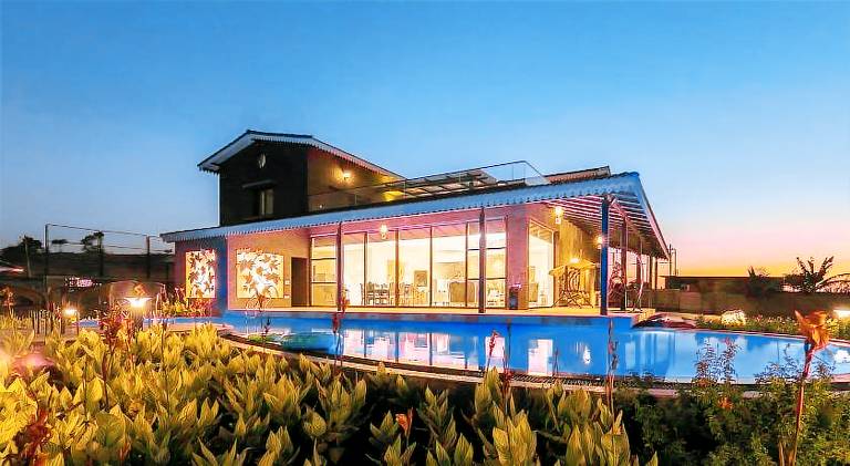 418 m&sup2; Villa