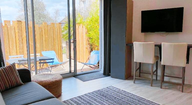 Pleasant vacation home with patio | Dogs allowed — photo 2