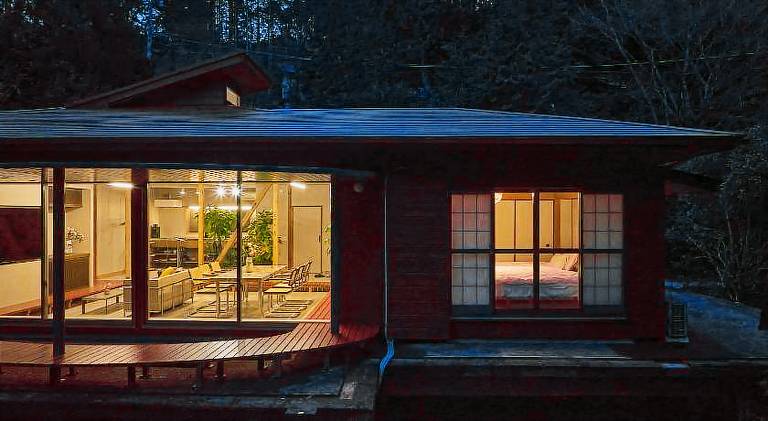 House with jacuzzi, sauna & patio — photo 4