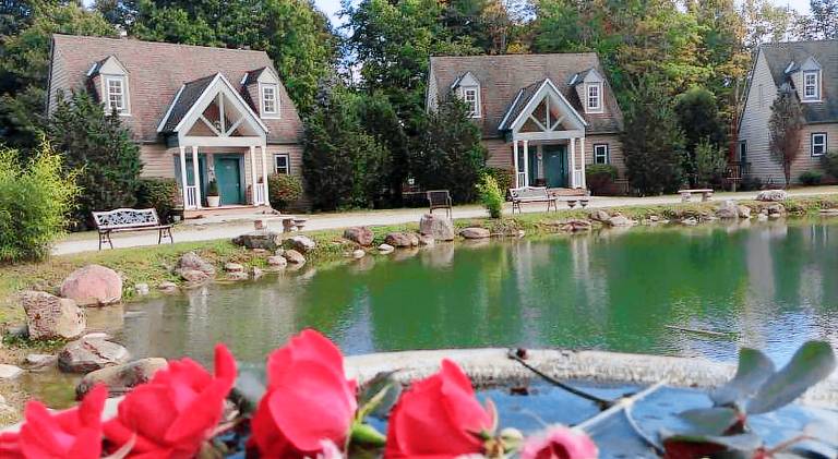 Spruce Hill Inn & Cottages in Mansfield, OH