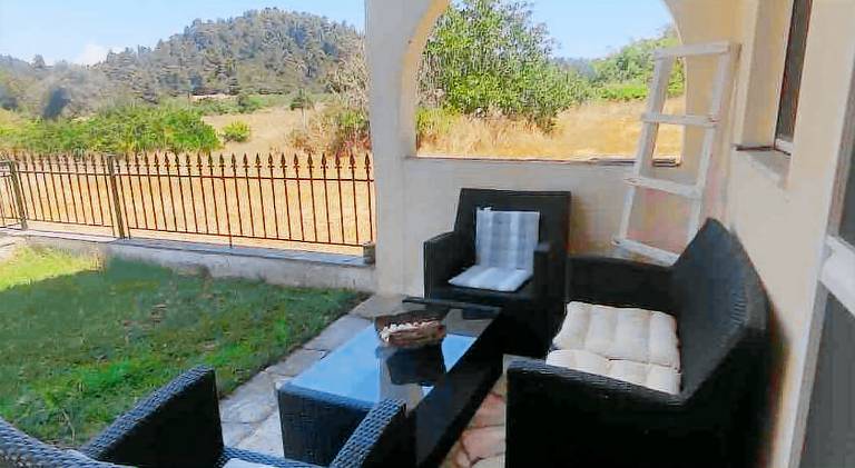 Rental apartment with barbecue, yard & patio — photo 5