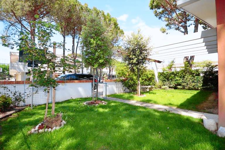 Family-oriented wonderful villa with patio & garden | Garden view | Next to the beach | Dogs allowed — photo 3