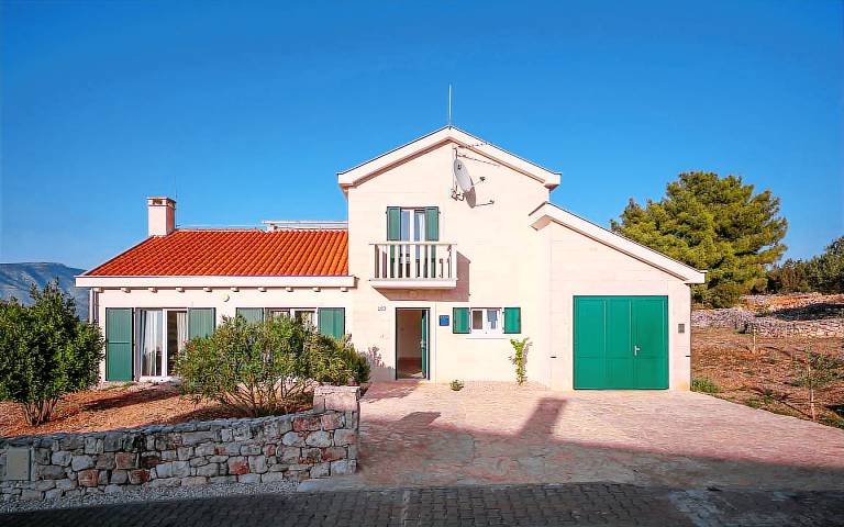 Family-friendly nice villa with private pool, terrace & garden | Sea view | Pets allowed — photo 4