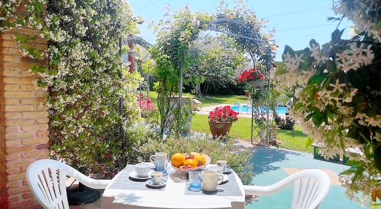 Holiday apartment with hot tub & pool — photo 5