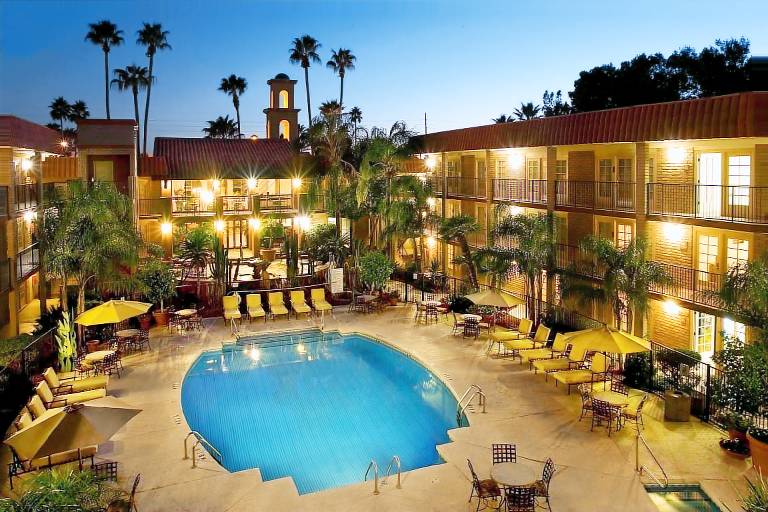 DoubleTree Suites by Hilton Tucson - Williams Center — photo 2