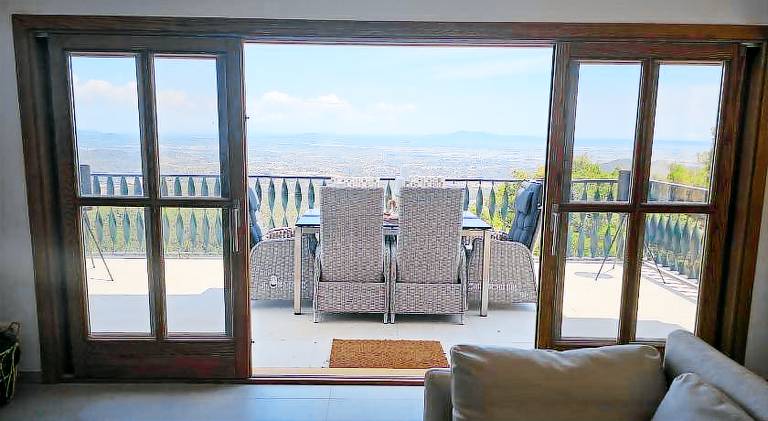 Vacation home with private pool, patio & garden — photo 3