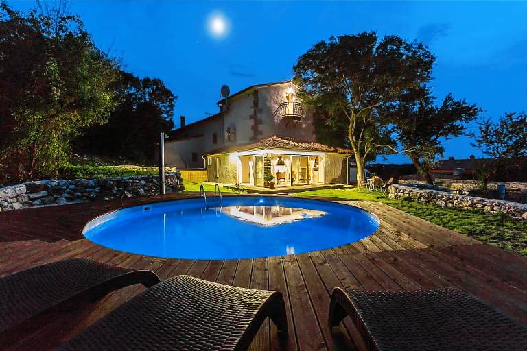 Villa with patio & pool | Pets allowed — photo 5