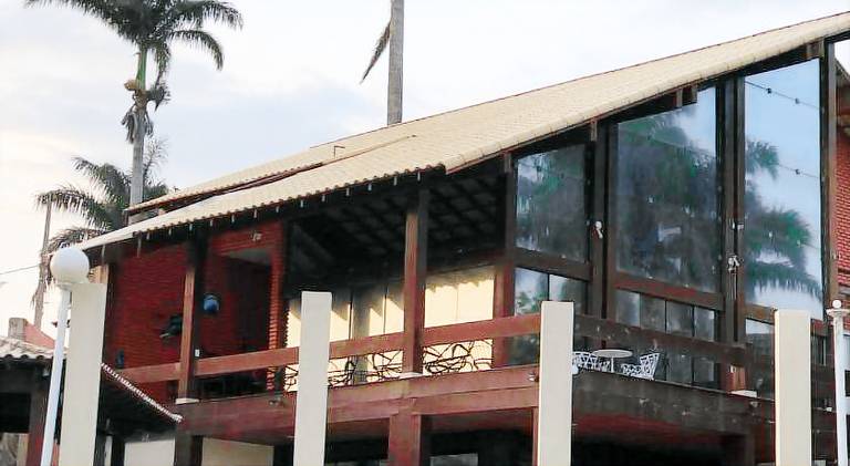 House with pool — photo 4