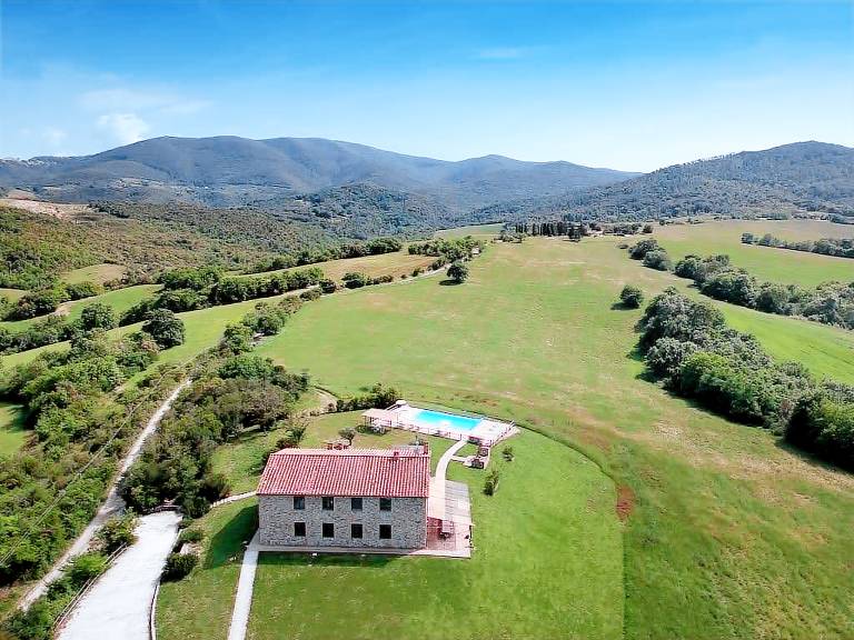 Villa with private pool, grill & yard | Mountain view | Suitable for remote work — photo 4