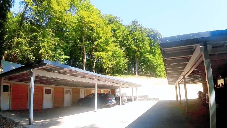 Holiday apartment with yard, sauna & patio | Garden view — photo 2