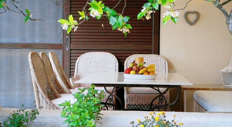 Villa with pool, patio & garden — photo 5