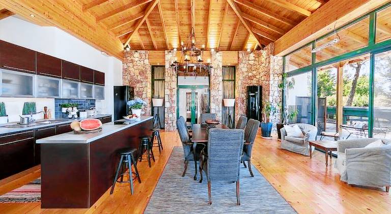 Villa with jacuzzi & pool in Rhodes