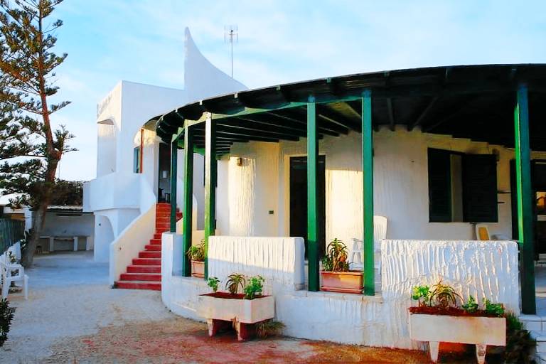 Villetta Parisi at 20 meters from the sea with Sea View and Terrace in Trapani
