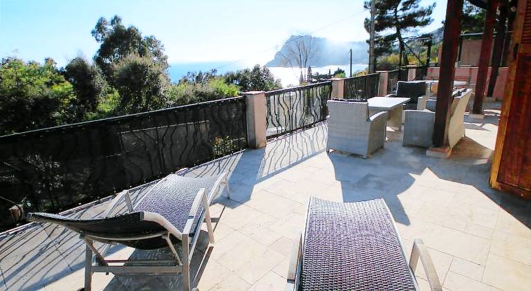 Rental apartment with yard, terrace & private pool — photo 3