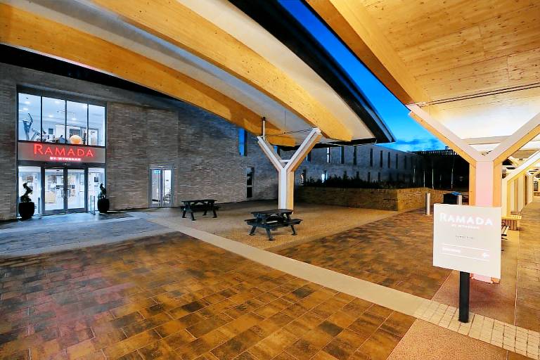 Ramada by Wyndham Leeds East — photo 3