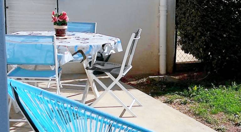 Apartment with pool — photo 4