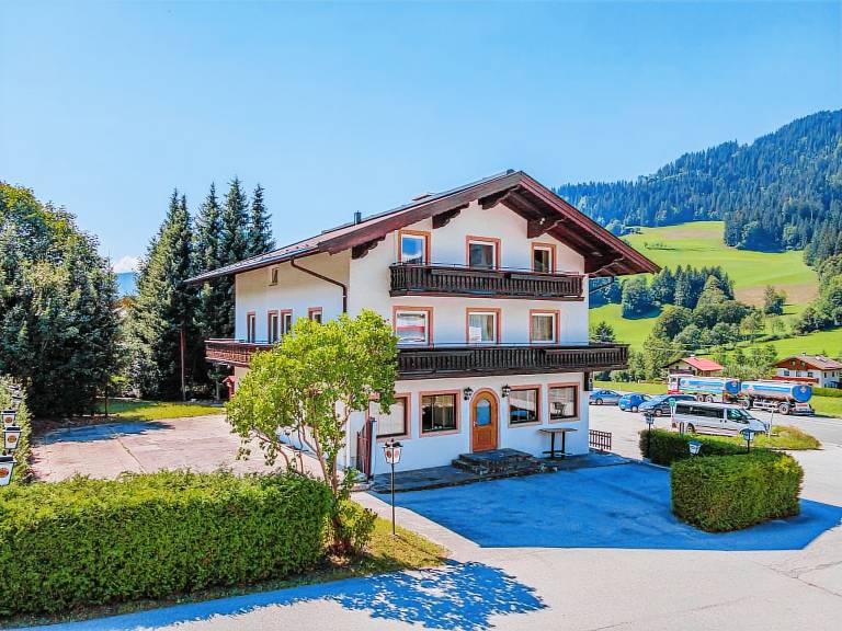 Beautiful vacation home with patio | Next to the ski | Pet-friendly in Woergl