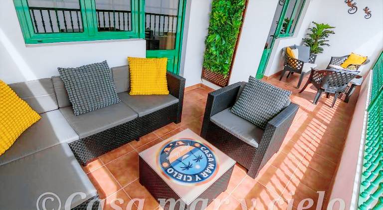 Vacation home with patio | Beach nearby | Pets allowed — photo 4