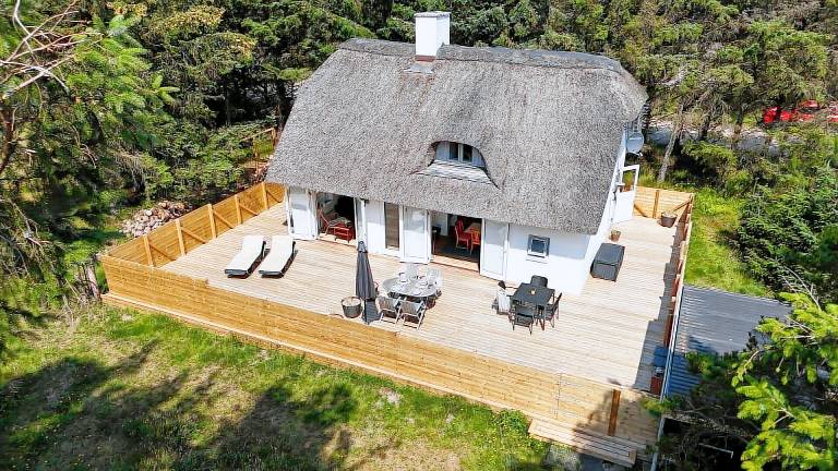 House with patio & grill — photo 2