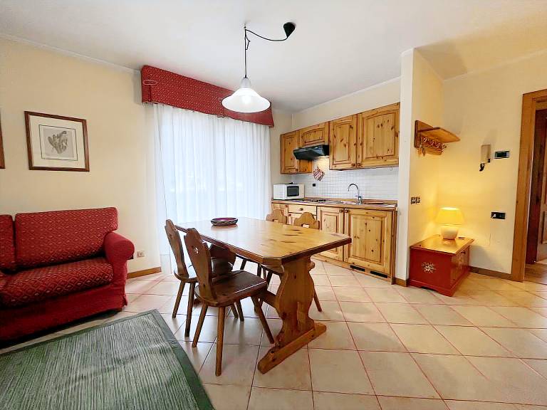 Apartment with garden — photo 4