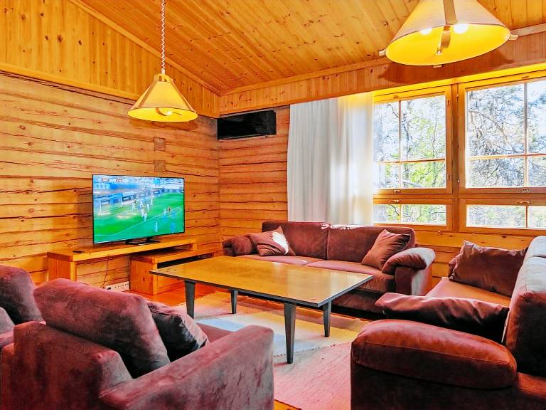 Vacation home with sauna & patio — photo 5