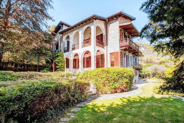 Villa  Mandello del Lario
