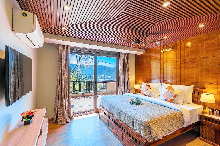 Beautiful villa with barbeque & yard | Pets allowed — photo 2