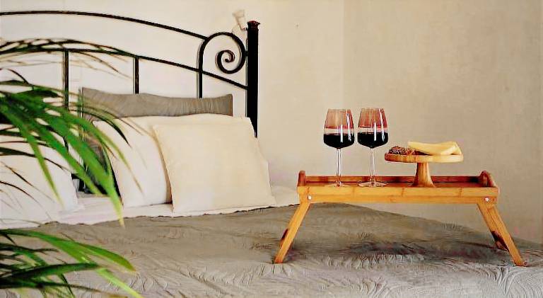 Serviced apartment with patio, garden & pool in Skiathos