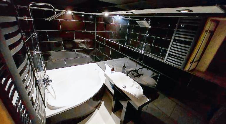 Apartment with hot tub — photo 2