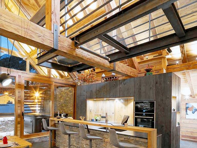 Chalet with jacuzzi — photo 5