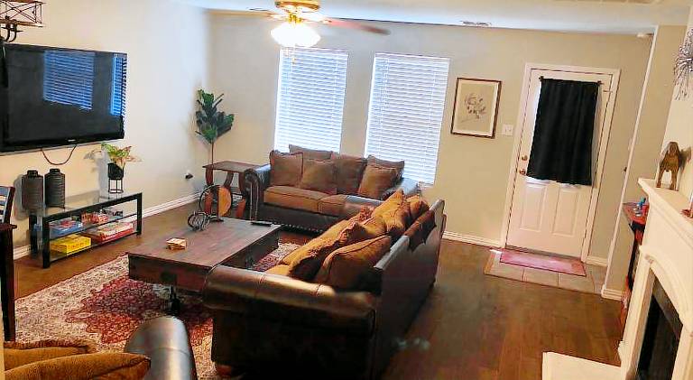 House | Pets allowed — photo 2