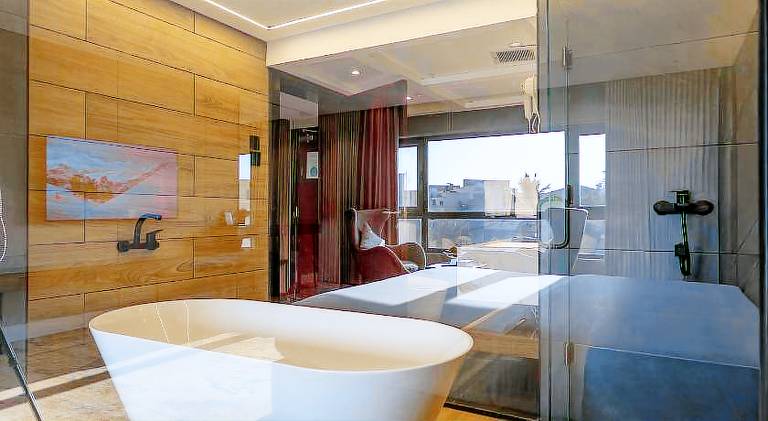 Serviced apartment with hot tub — photo 3
