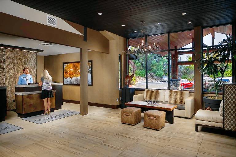 Studio with hot tub & pool | Water view — photo 5