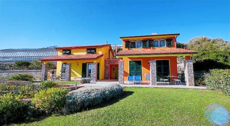 Farm with BBQ, yard & patio | Pet-friendly in Diano Marina
