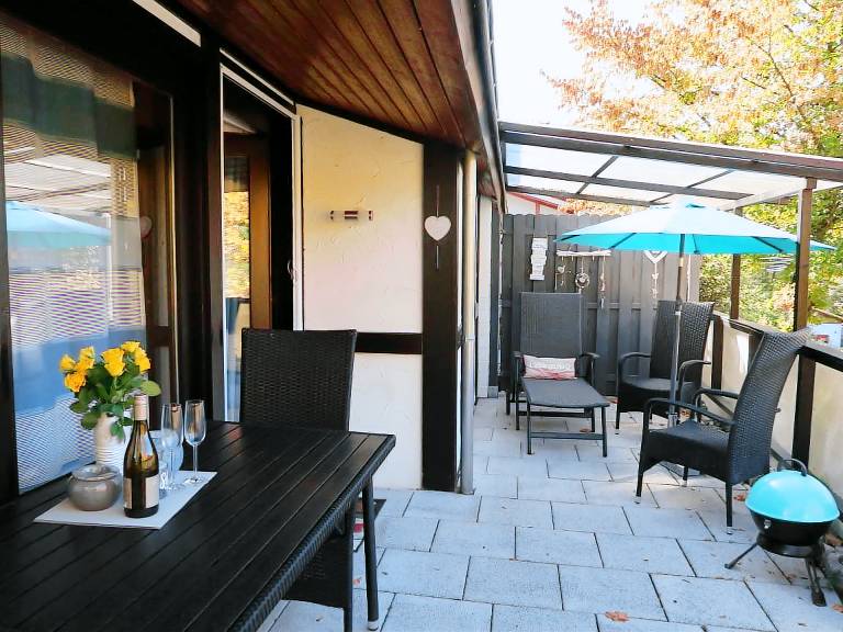 Vacation home with terrace, pool & garden — photo 5
