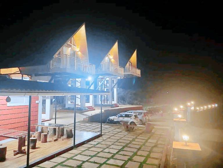MANSHA S High5 Resort