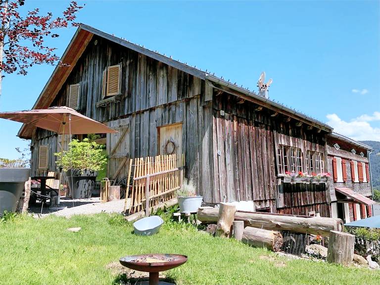 Holiday Home 'Evelyn's Hütte' with Mountain View, Private Terrace and Wi-Fi in Bregenz