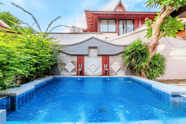 Lovely villa with pool, yard & BBQ | Perfect for remote work | Pet-friendly in Chonburi