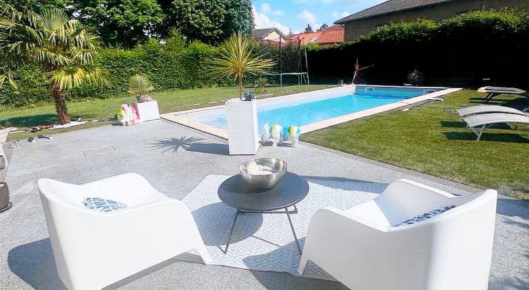 Nice holiday apartment with pool | Dogs allowed in Vonnas