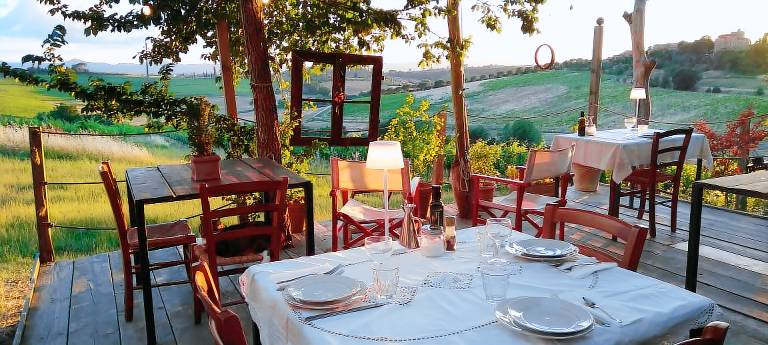 Agriturismo La Terra: Casa Bacco camera matrimoniale con ingresso indipendente, bagno privato, zona giorno e spazio esterno arredato- aria condizionata — photo 2