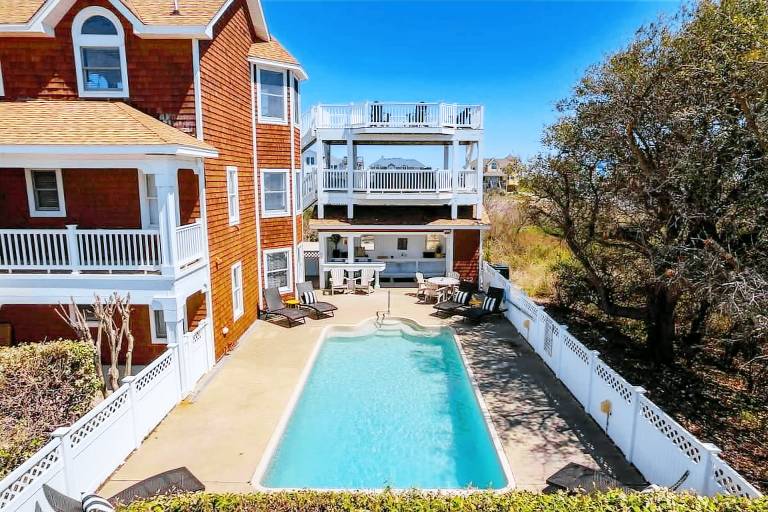 Sleeps 19 Ocean Views 4-Min Walk to the Beach in Outer Banks, NC