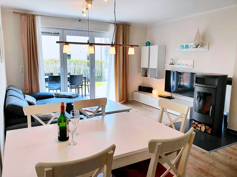     
Ferienwohnung ∙ 6 Gäste ∙ 2 Schlafzimmer
