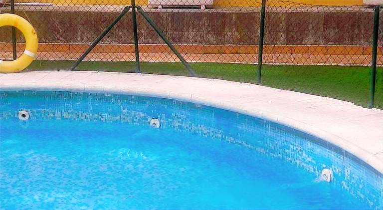 Holiday apartment with pool — photo 4